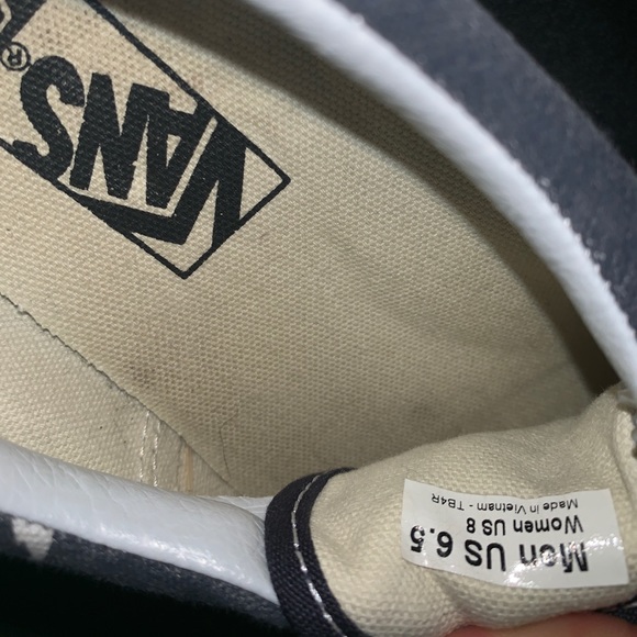 Vans - Picture 2 of 2